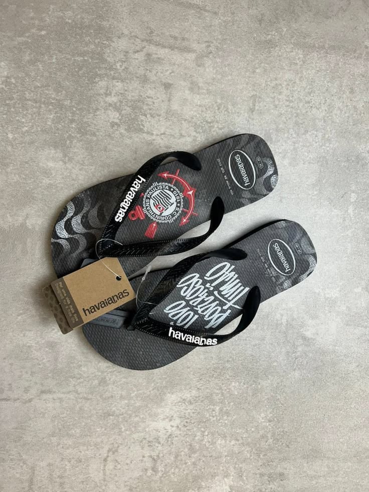 Chinelo preto personalizado com lettering